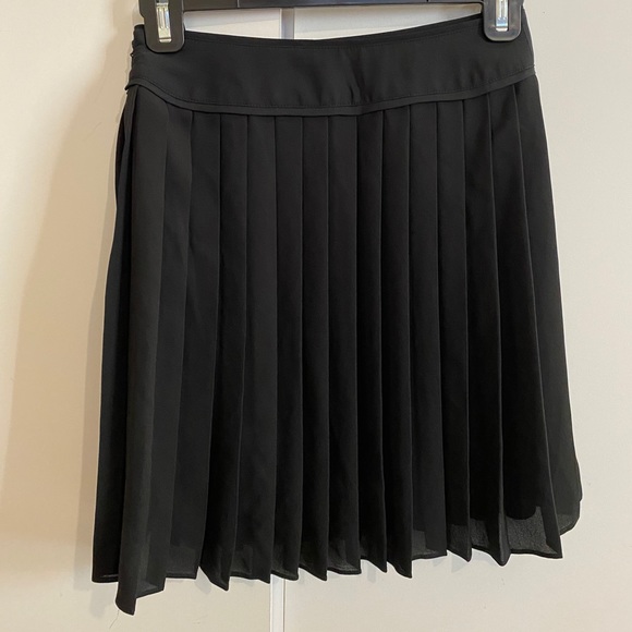 Express Black Pleated Skirt - Picture 2 of 3